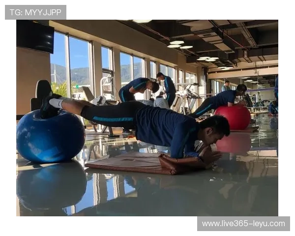 《球员体能训练法大盘点：提升运动表现的关键技巧》